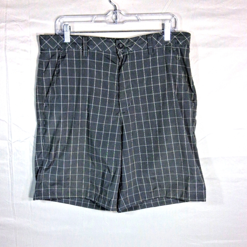 Ashworth Men's 34" Black /Gray And White Adjustible Button Golf Shorts